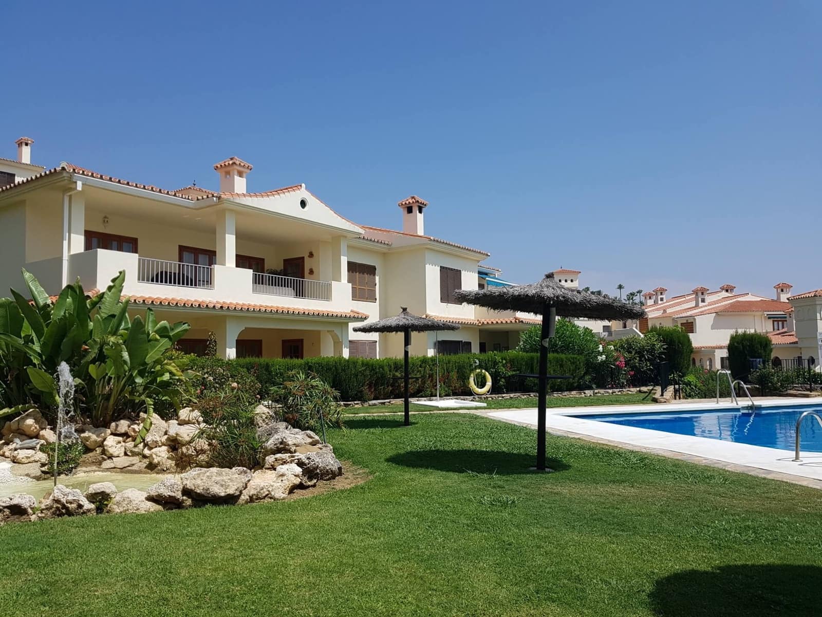 2 soverom Leilighet til salgs i Manilva med svømmebasseng garasje - € 399 000 (Ref: 9643804)