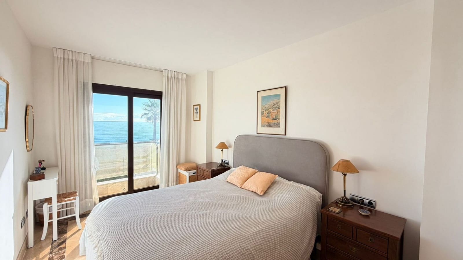 2 soverom Leilighet til salgs i Manilva med svømmebasseng garasje - € 599 000 (Ref: 9647816)