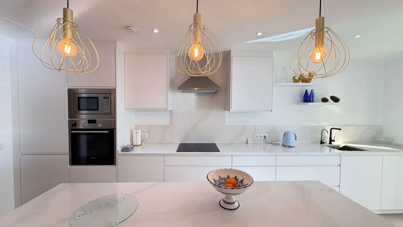 2 soverom Leilighet til salgs i Manilva med svømmebasseng garasje - € 599 000 (Ref: 9647816)