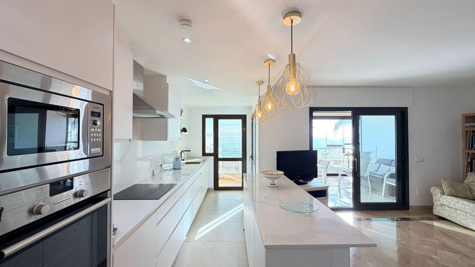 2 soverom Leilighet til salgs i Manilva med svømmebasseng garasje - € 599 000 (Ref: 9647816)