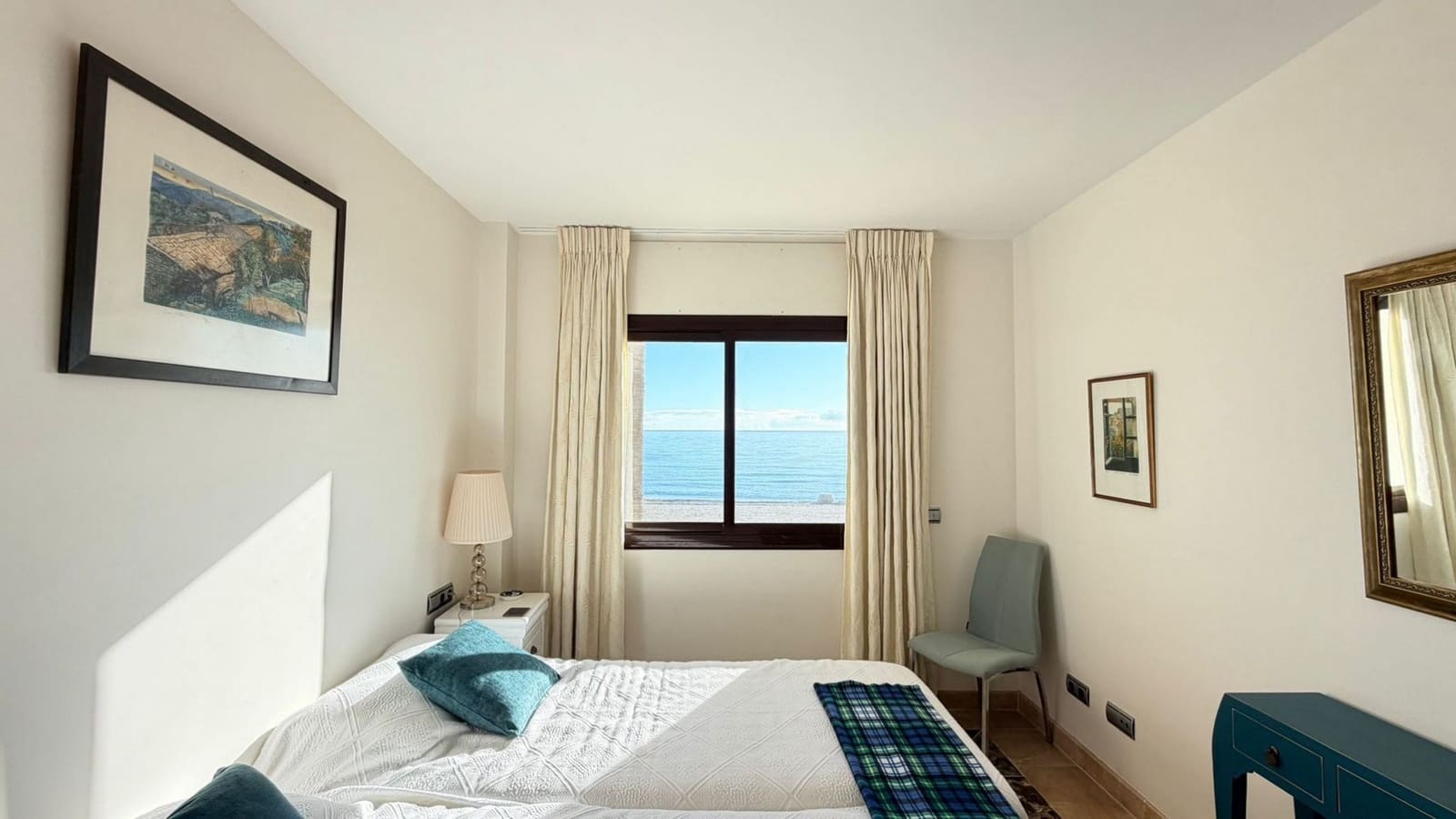 2 soverom Leilighet til salgs i Manilva med svømmebasseng garasje - € 599 000 (Ref: 9647816)