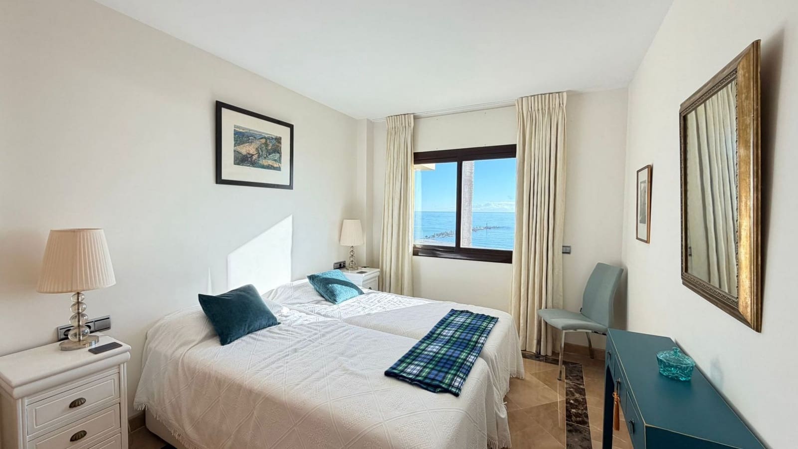 2 soverom Leilighet til salgs i Manilva med svømmebasseng garasje - € 599 000 (Ref: 9647816)