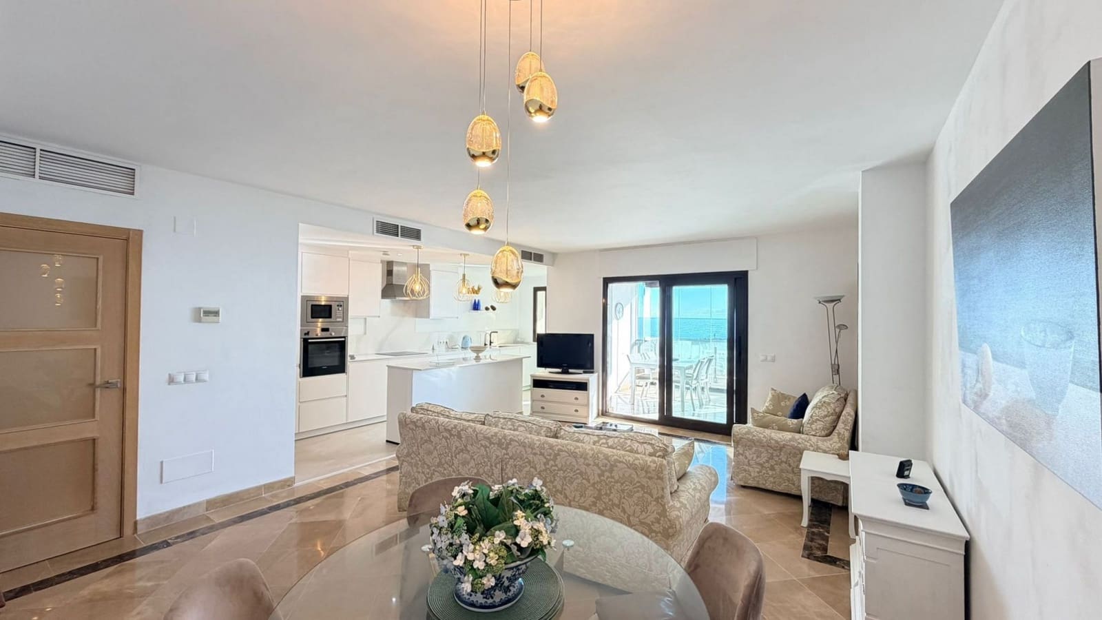 2 soverom Leilighet til salgs i Manilva med svømmebasseng garasje - € 599 000 (Ref: 9647816)