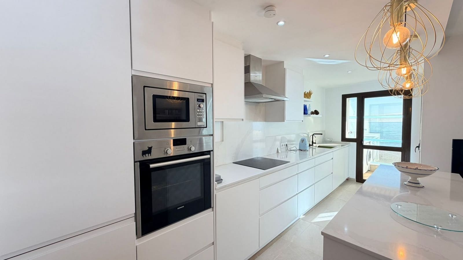 2 soverom Leilighet til salgs i Manilva med svømmebasseng garasje - € 599 000 (Ref: 9647816)