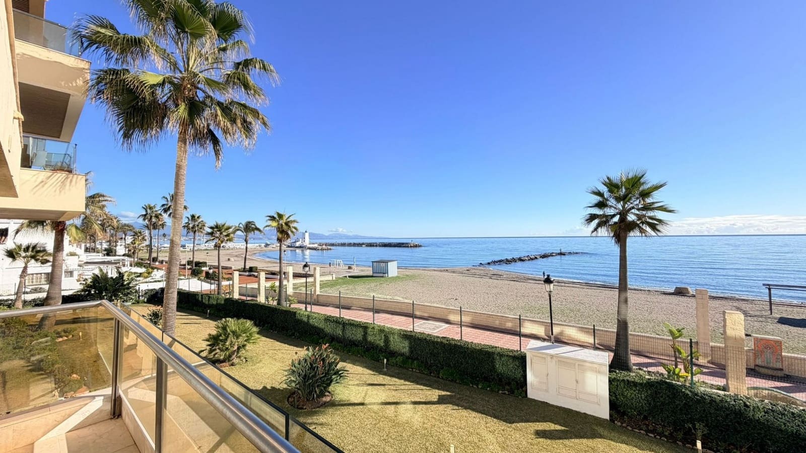 2 soverom Leilighet til salgs i Manilva med svømmebasseng garasje - € 599 000 (Ref: 9647816)