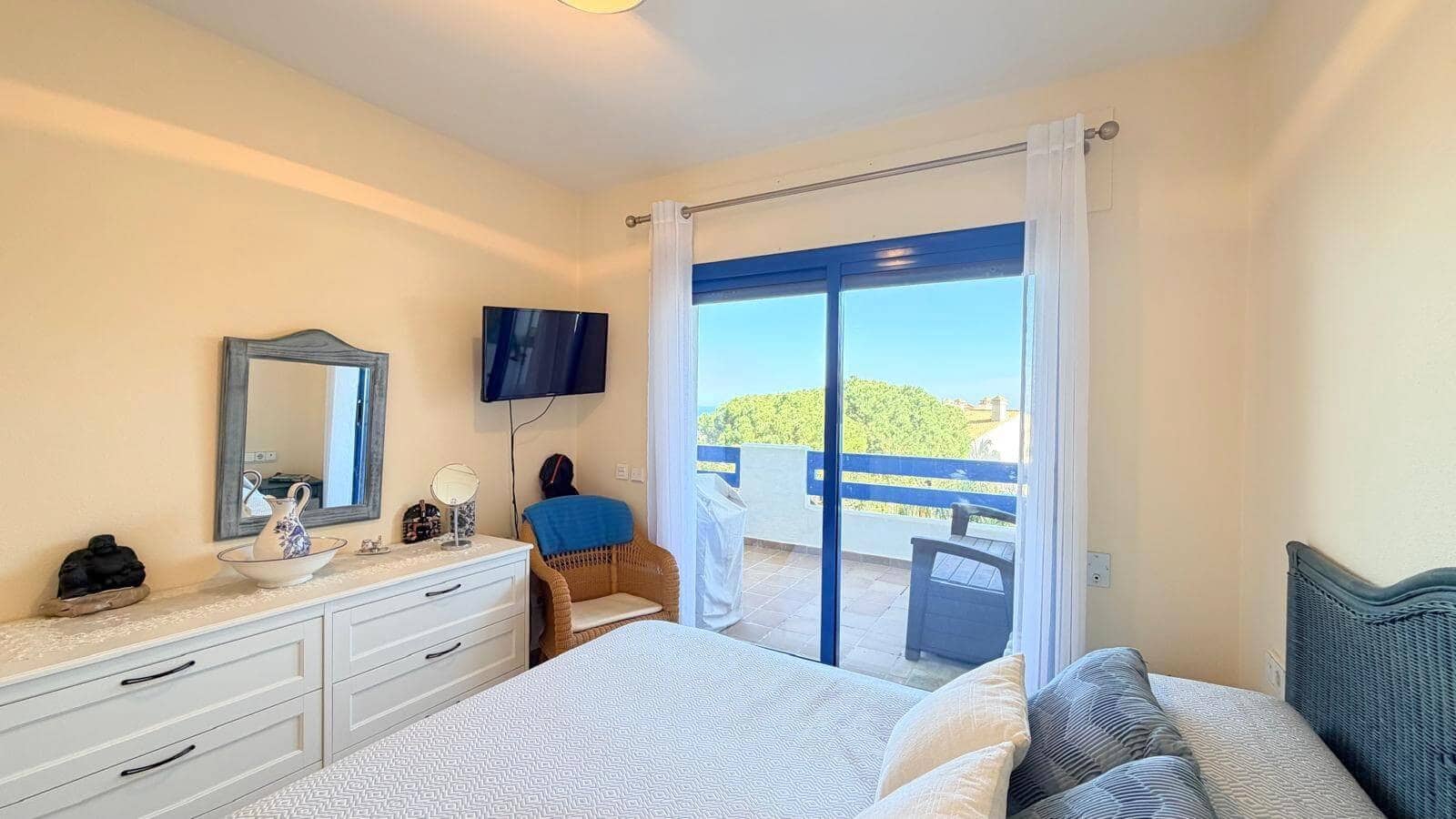 2 soverom Leilighet til salgs i Manilva med svømmebasseng garasje - € 330 000 (Ref: 9714566)