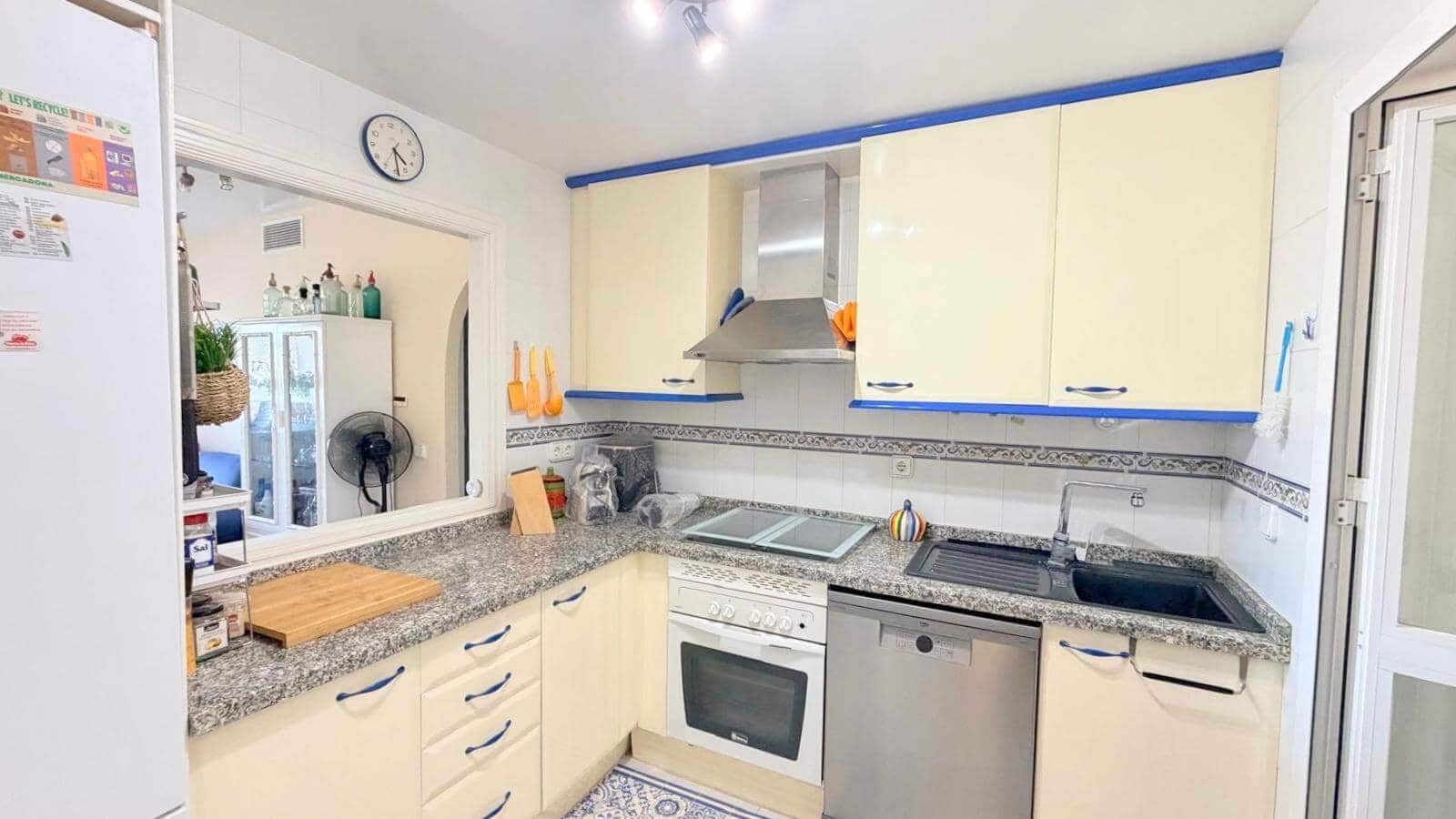 2 soverom Leilighet til salgs i Manilva med svømmebasseng garasje - € 330 000 (Ref: 9714566)