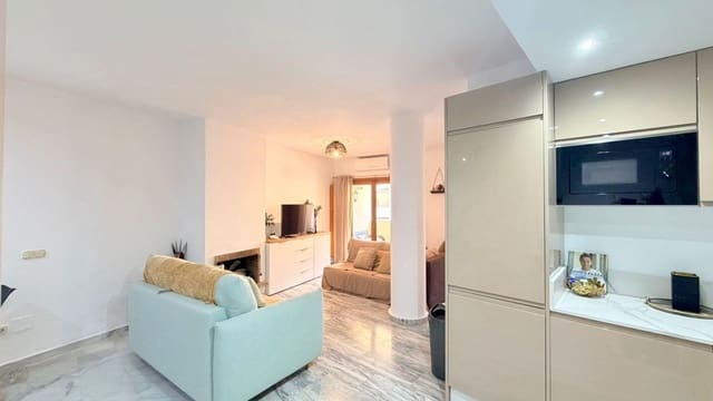 2 bedroom Apartment for sale in La Duquesa / Puerto de la Duquesa, Manilva - € 265,000 (Ref: 9731707)