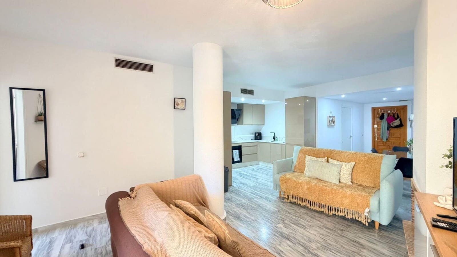 2 bedroom Apartment for sale in La Duquesa / Puerto de la Duquesa - € 265,000 (Ref: 9731707)