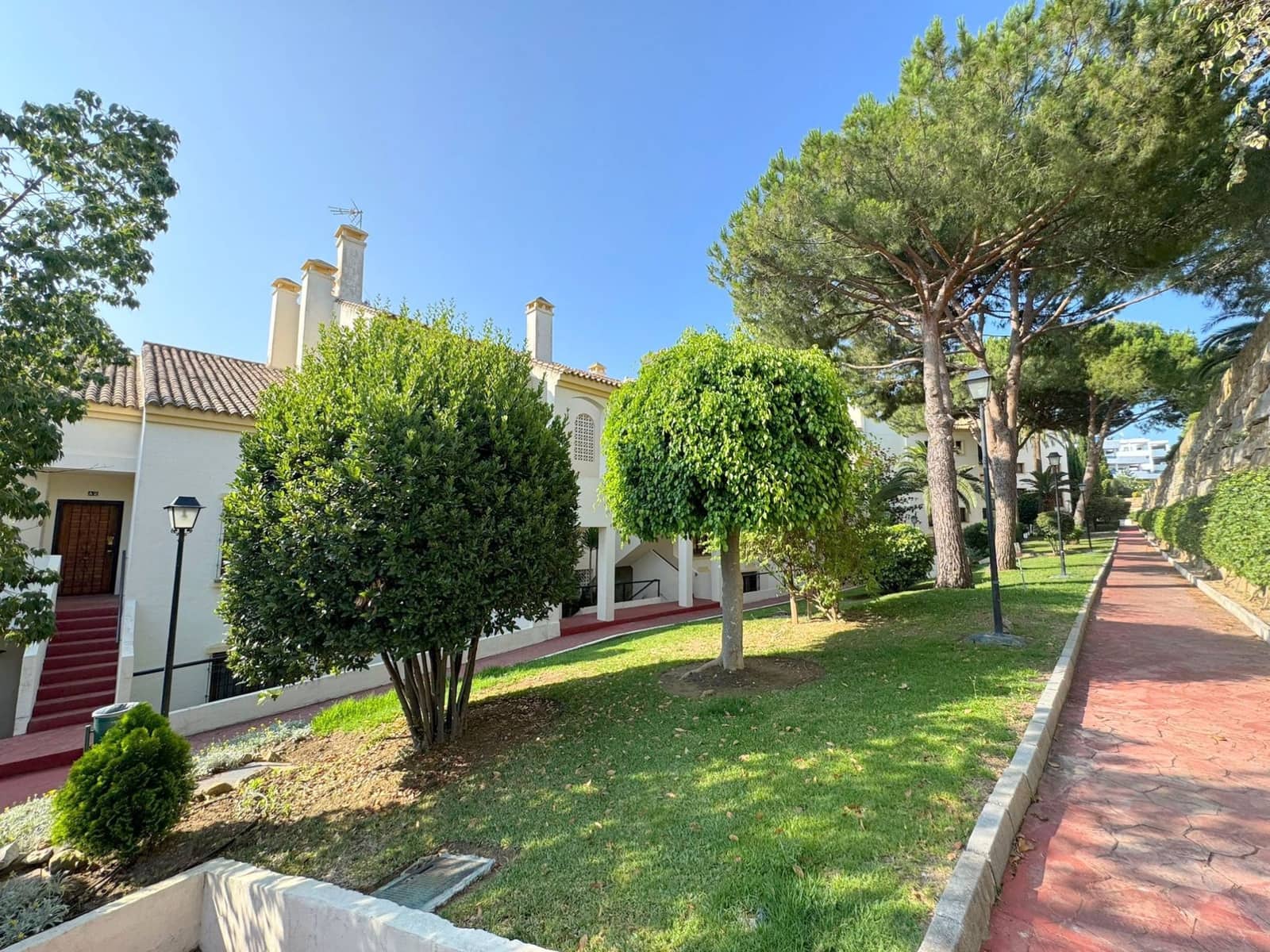 2 bedroom Apartment for sale in La Duquesa / Puerto de la Duquesa - € 265,000 (Ref: 9731707)