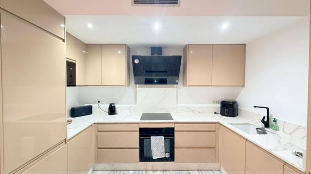2 slaapkamer Appartement te koop in La Duquesa / Puerto de la Duquesa, Manilva - € 265.000 (Ref: 9731707)