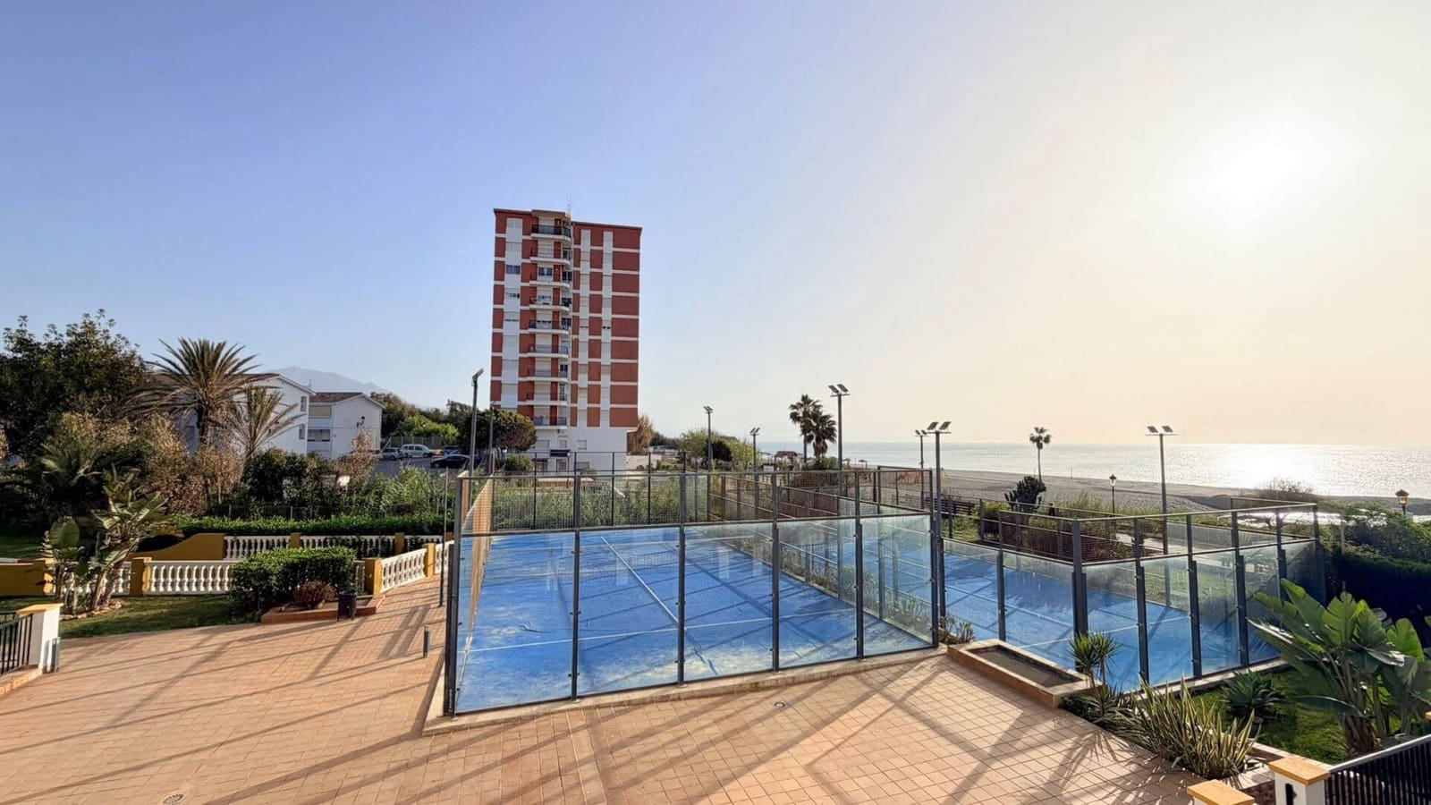 3 sypialnia Apartament na sprzedaż w Manilva z basenem garażem - 450 000 € (Ref: 9794234)