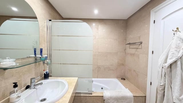2 chambre Appartement à vendre à Manilva avec piscine garage - 279 000 € (Ref: 9828742)