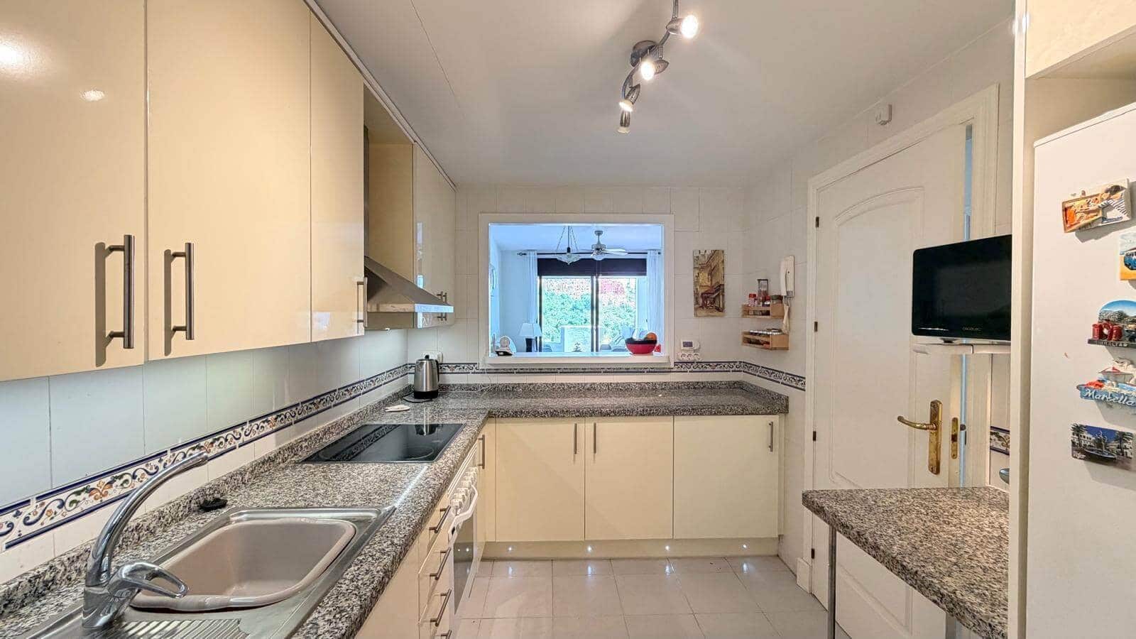 2 bedroom Apartment for sale in Manilva with pool garage - € 279,000 (Ref: 9828742)