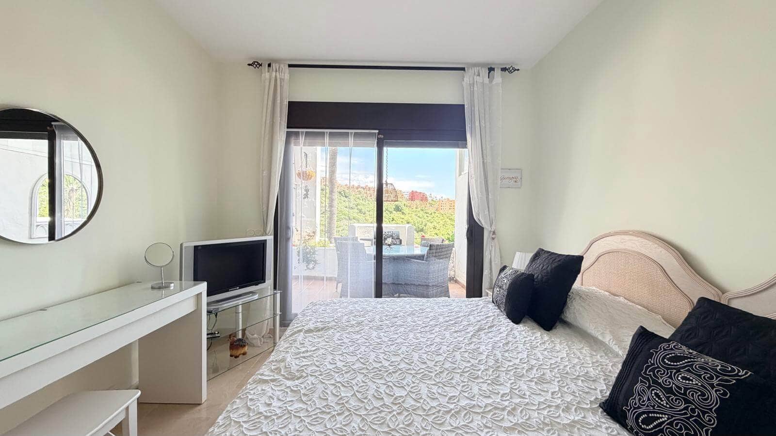 2 bedroom Apartment for sale in Manilva with pool garage - € 279,000 (Ref: 9828742)