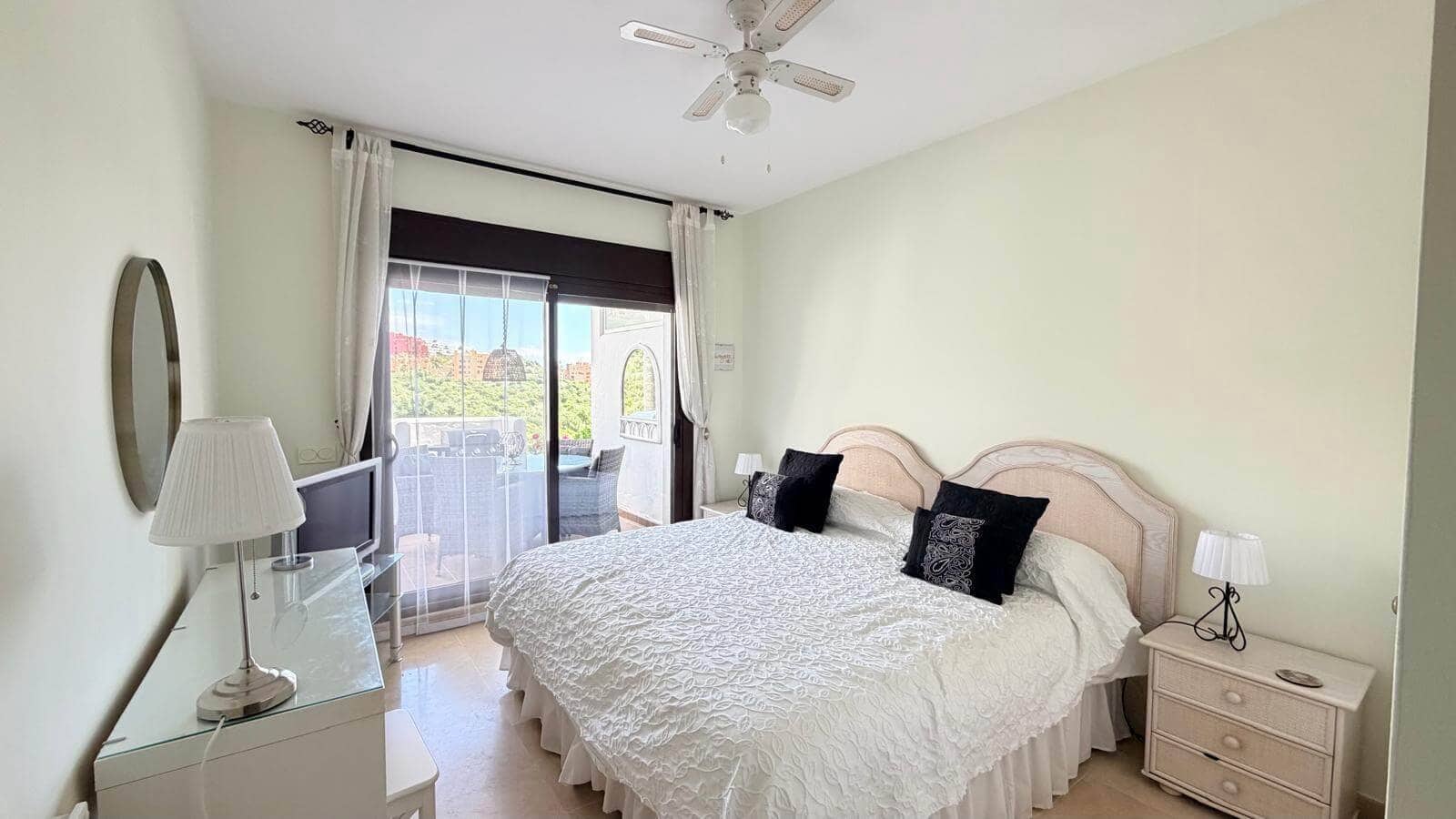 2 bedroom Apartment for sale in Manilva with pool garage - € 279,000 (Ref: 9828742)