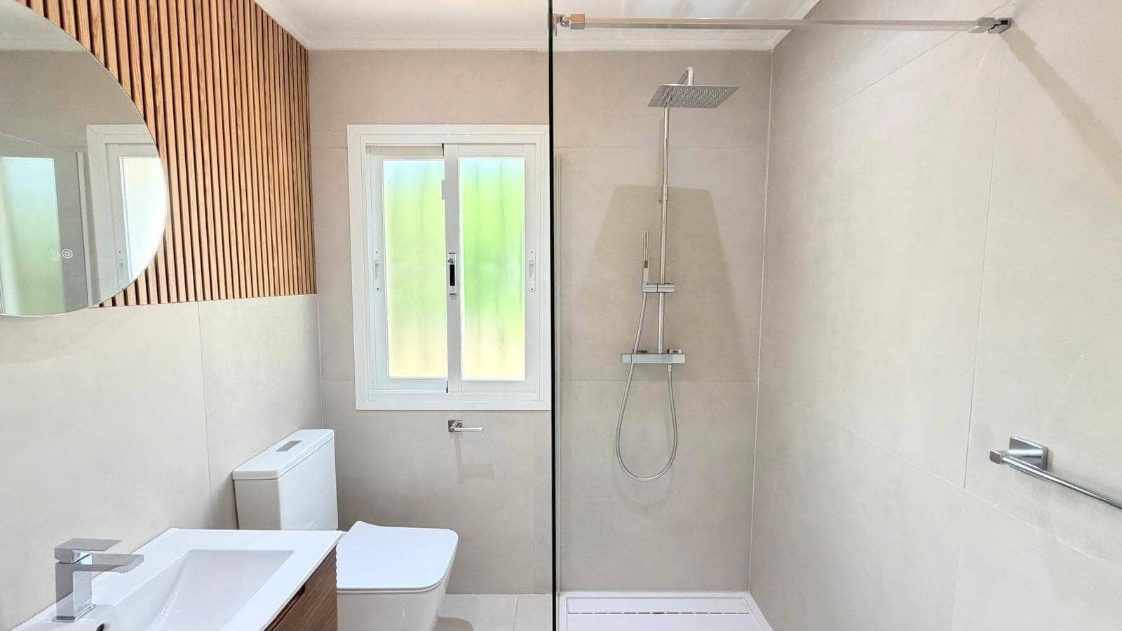 3 sovrum Villa till salu i Estepona med pool - 880 000 € (Ref: 9830764)