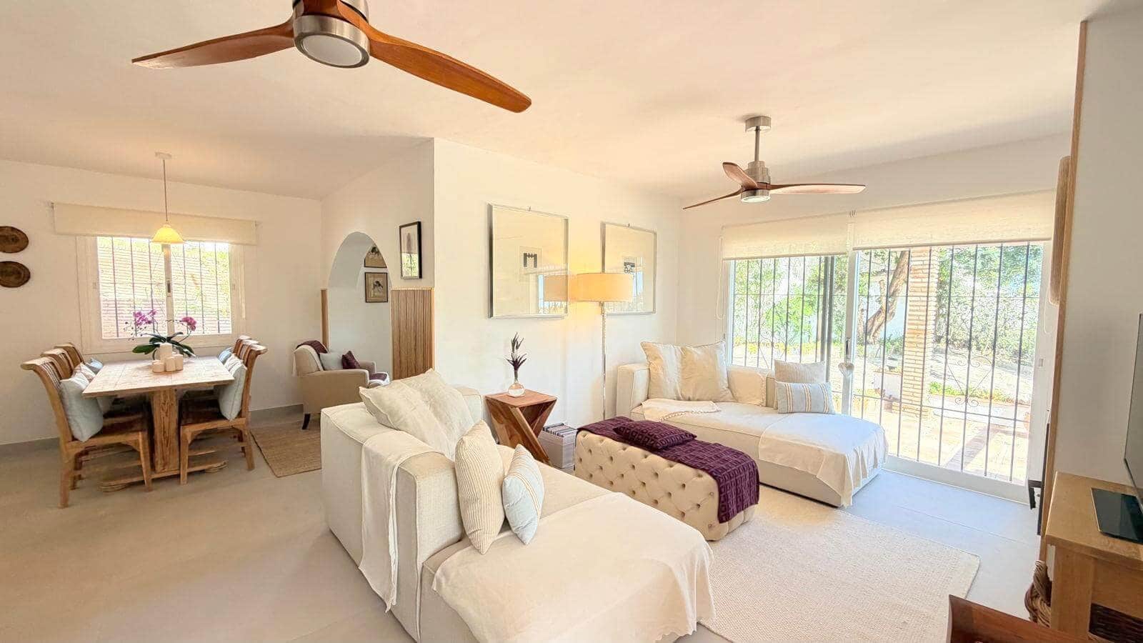 3 sovrum Villa till salu i Estepona med pool - 880 000 € (Ref: 9830764)