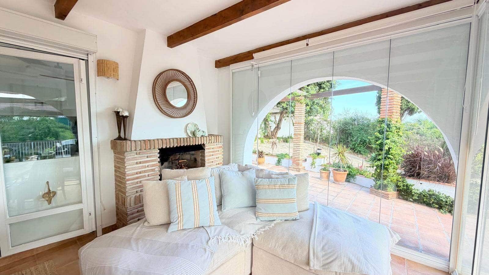 3 sovrum Villa till salu i Estepona med pool - 880 000 € (Ref: 9830764)
