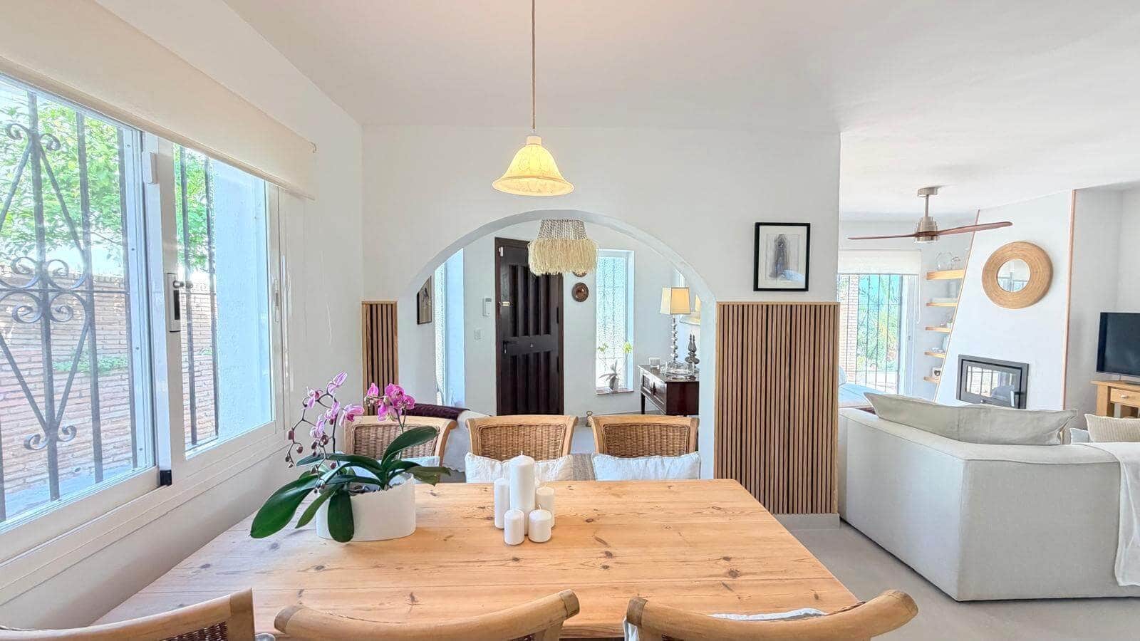3 sovrum Villa till salu i Estepona med pool - 880 000 € (Ref: 9830764)