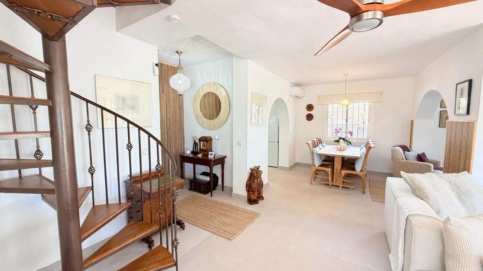 3 sovrum Villa till salu i Estepona med pool - 880 000 € (Ref: 9830764)
