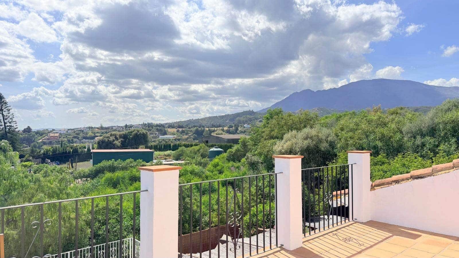 3 sovrum Villa till salu i Estepona med pool - 880 000 € (Ref: 9830764)