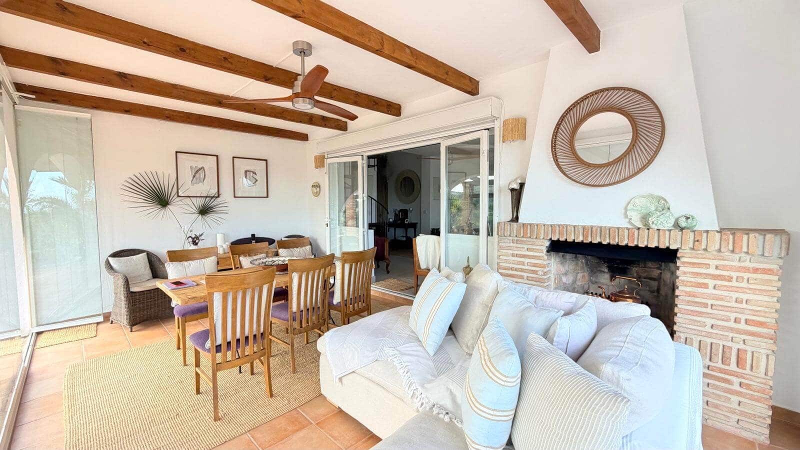 3 sovrum Villa till salu i Estepona med pool - 880 000 € (Ref: 9830764)