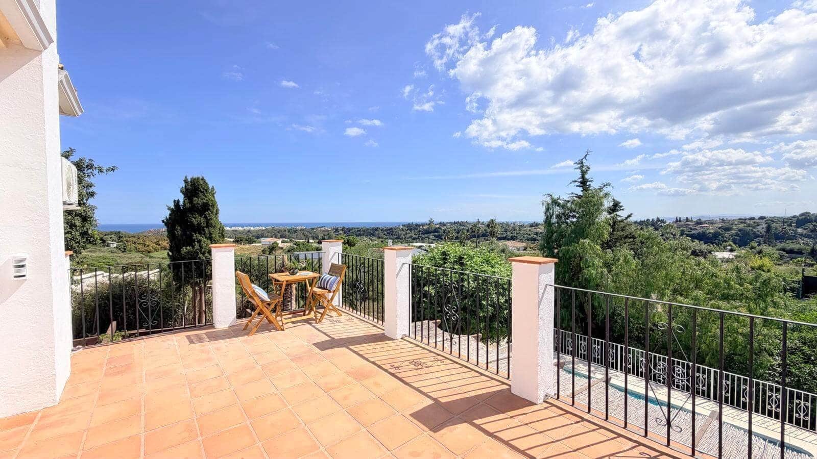 3 sovrum Villa till salu i Estepona med pool - 880 000 € (Ref: 9830764)