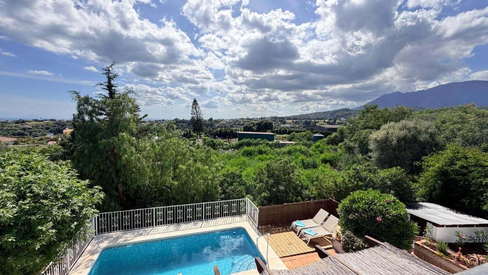 3 sovrum Villa till salu i Estepona med pool - 880 000 € (Ref: 9830764)