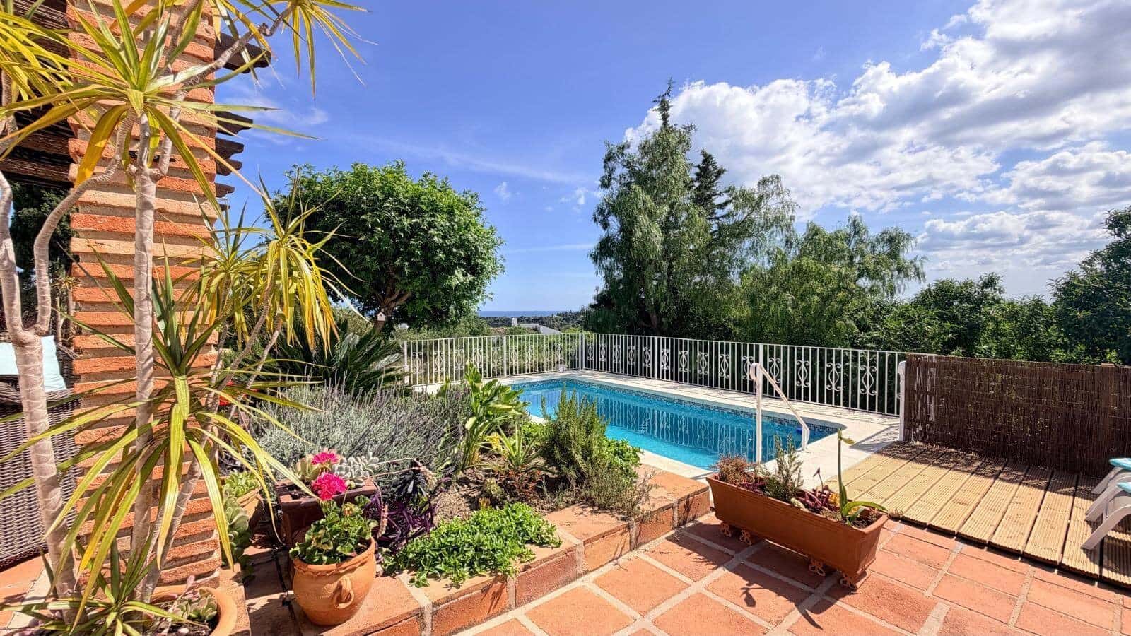 3 sovrum Villa till salu i Estepona med pool - 880 000 € (Ref: 9830764)