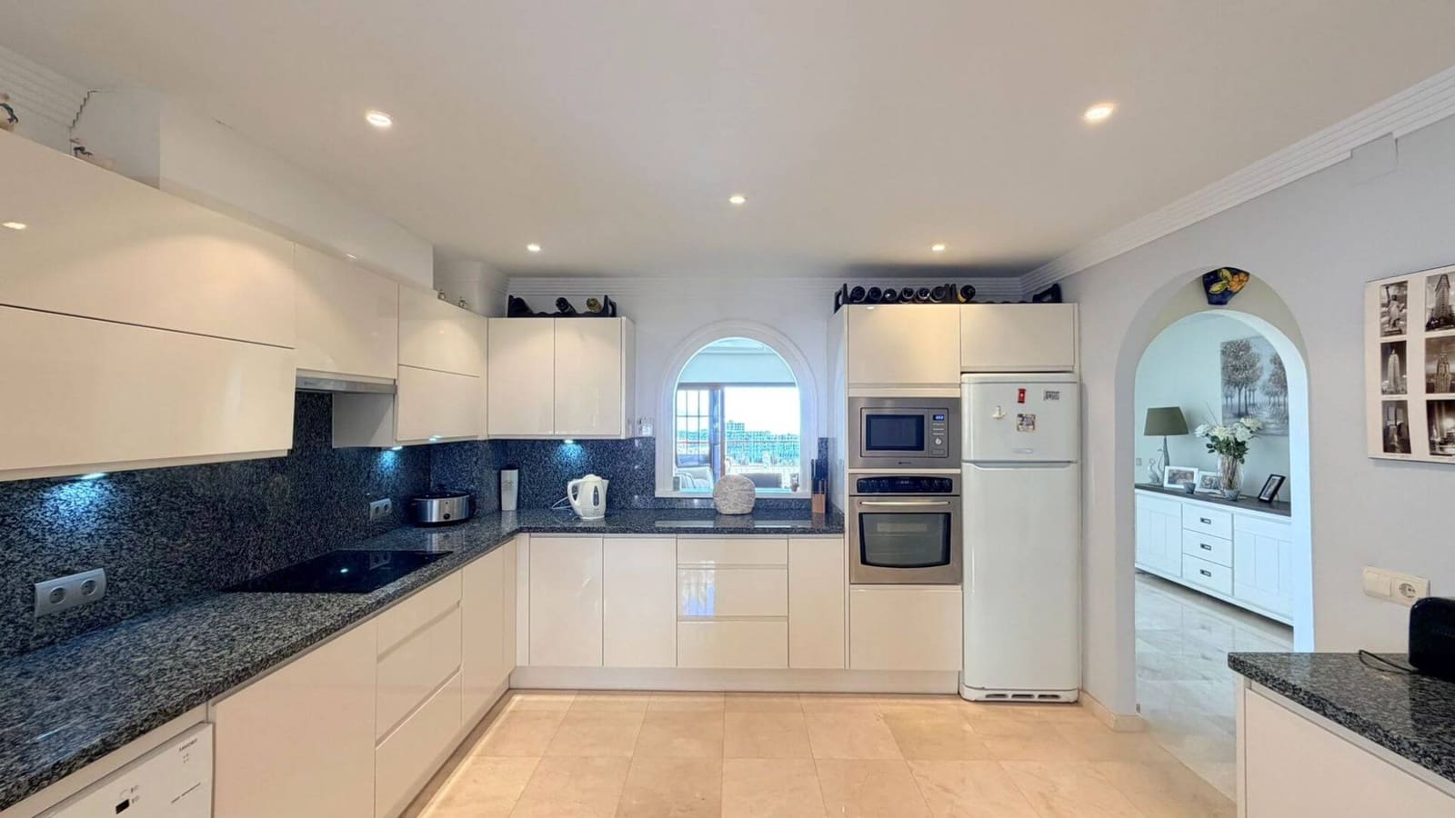 3 sypialnia Apartament na sprzedaż w Manilva z basenem garażem - 525 000 € (Ref: 9851636)