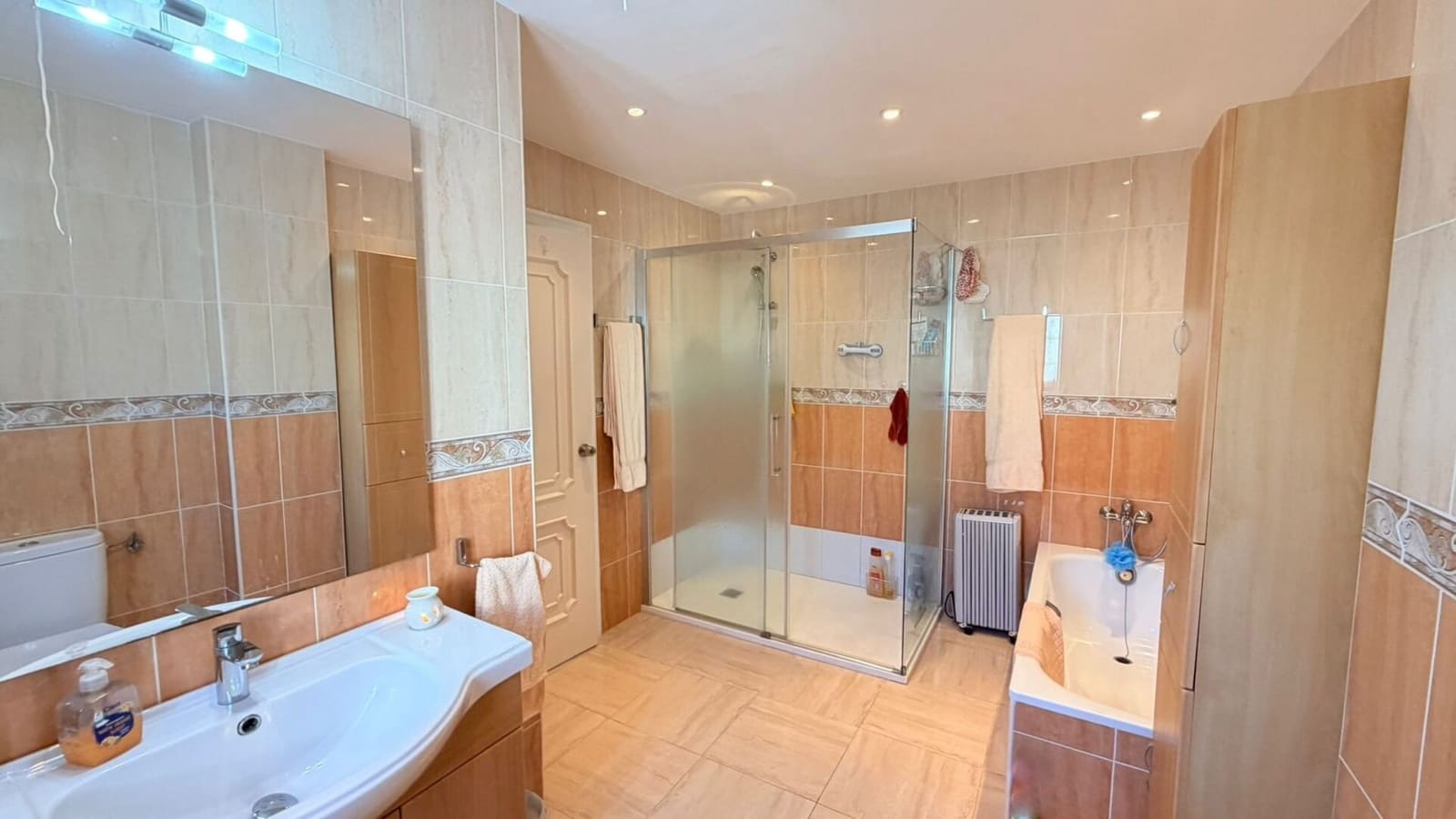 3 sypialnia Apartament na sprzedaż w Manilva z basenem garażem - 525 000 € (Ref: 9851636)