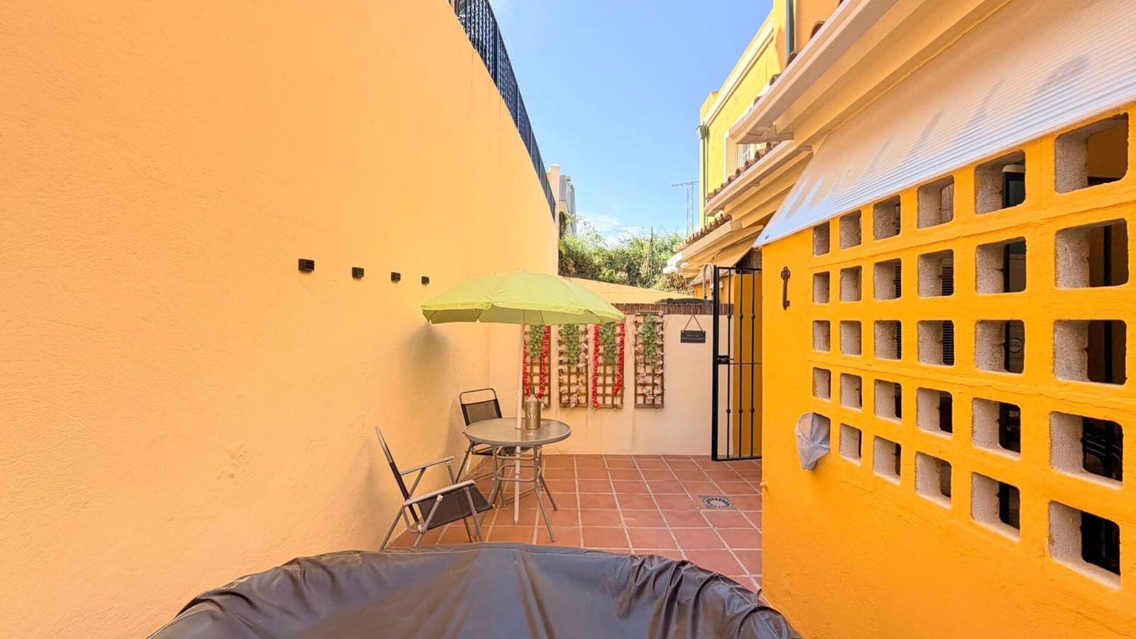 3 sovrum Hus till salu i Manilva med garage - 335 000 € (Ref: 9866643)