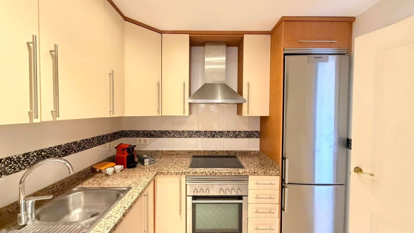 2 soveværelse Lejlighed til salg i Manilva med swimmingpool garage - € 285.000 (Ref: 9875735)