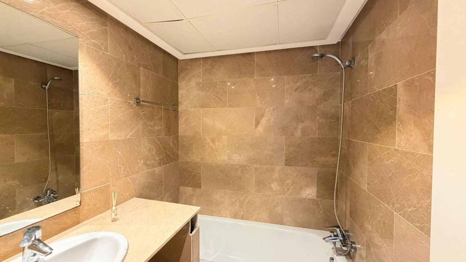 2 soveværelse Lejlighed til salg i Manilva med swimmingpool garage - € 285.000 (Ref: 9875735)