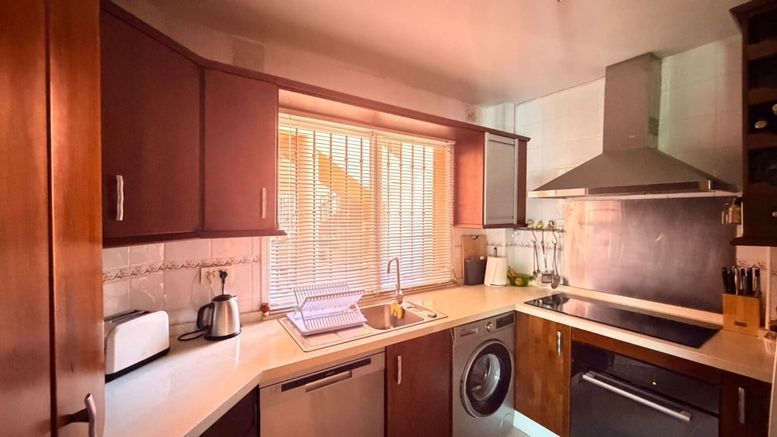 3 makuuhuone Huoneisto myytävänä paikassa La Duquesa / Puerto de la Duquesa mukana uima-altaan 
autotalli - 299 000 € (Ref: 9951982)