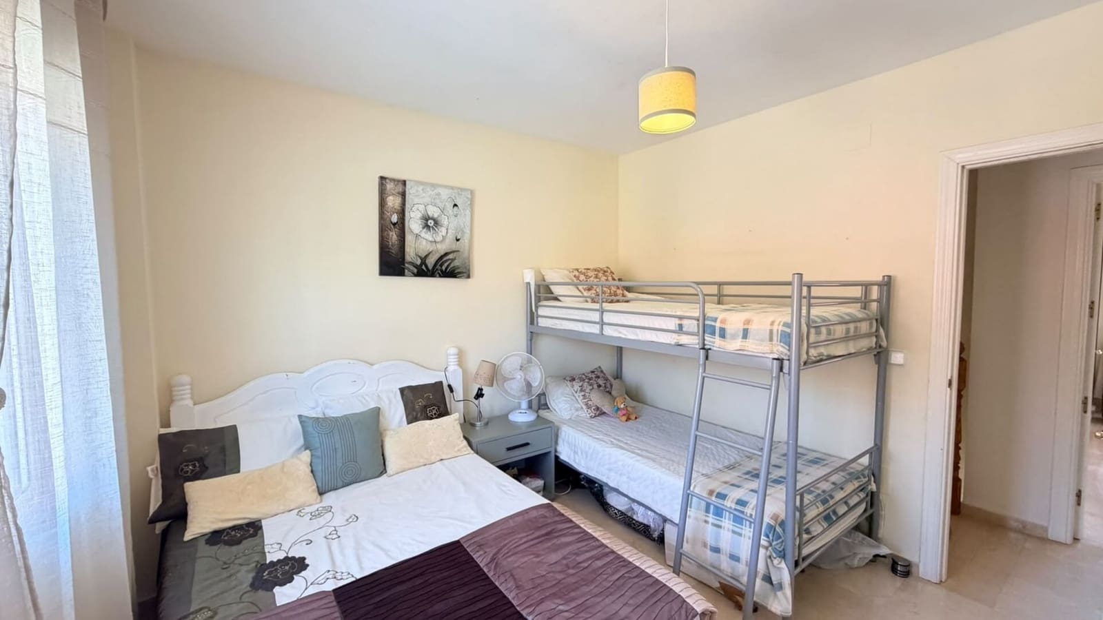 3 makuuhuone Huoneisto myytävänä paikassa La Duquesa / Puerto de la Duquesa mukana uima-altaan 
autotalli - 299 000 € (Ref: 9951982)