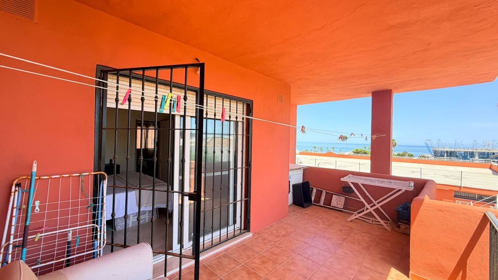 3 makuuhuone Huoneisto myytävänä paikassa La Duquesa / Puerto de la Duquesa mukana uima-altaan 
autotalli - 299 000 € (Ref: 9951982)