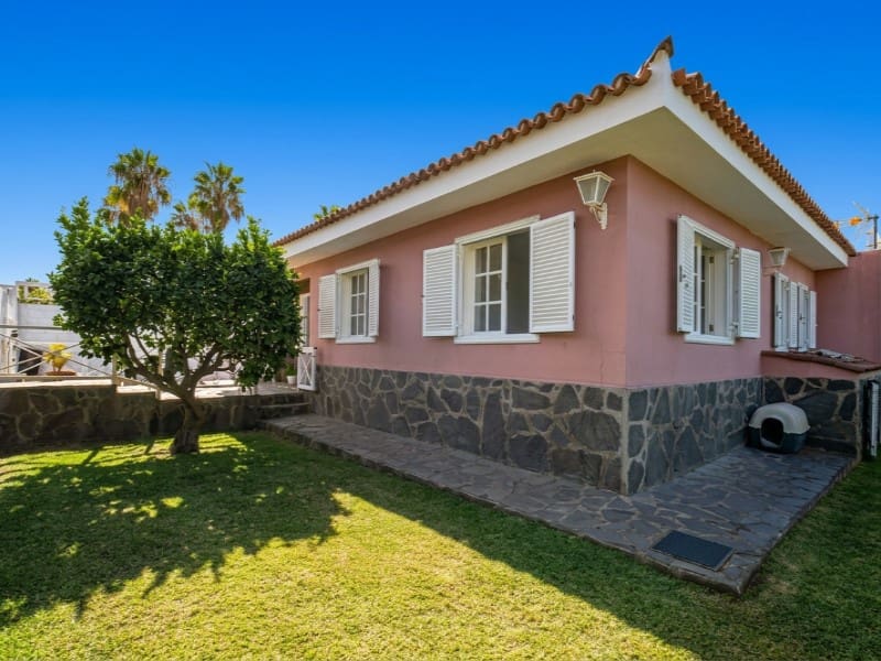 3 bedroom Villa for sale in Puerto de la Cruz - € 690,000 (Ref: 10054918)