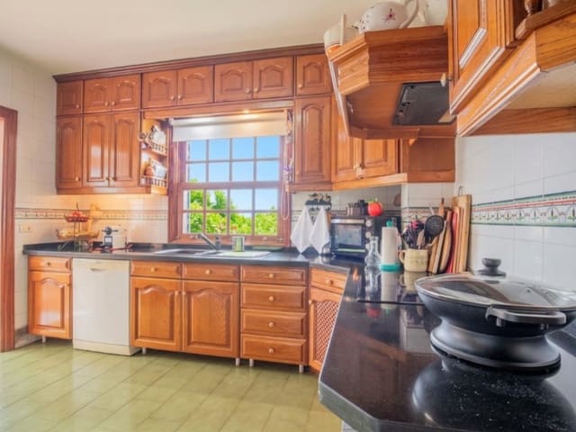 4 chambre Villa/Maison à vendre à Puerto de la Cruz avec garage - 880 000 € (Ref: 10133178)