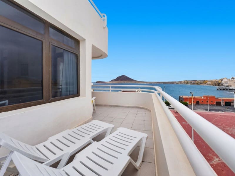 2 slaapkamer Appartement te koop in El Medano met zwembad - € 580.000 (Ref: 10150336)