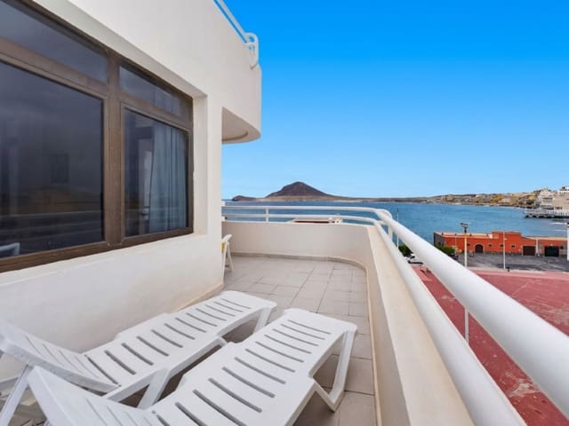 2 makuuhuone Huoneisto myytävänä paikassa El Medano, Granadilla de Abona mukana uima-altaan - 580 000 € (Ref: 10150336)