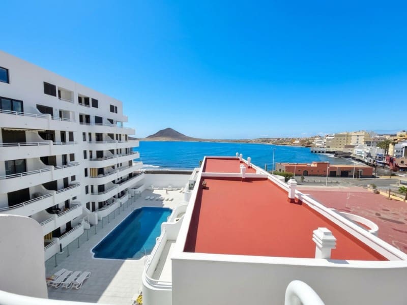 2 slaapkamer Appartement te koop in El Medano met zwembad - € 580.000 (Ref: 10150336)