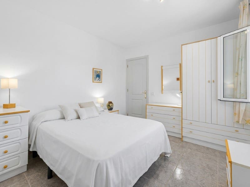 2 slaapkamer Appartement te koop in El Medano met zwembad - € 580.000 (Ref: 10150336)