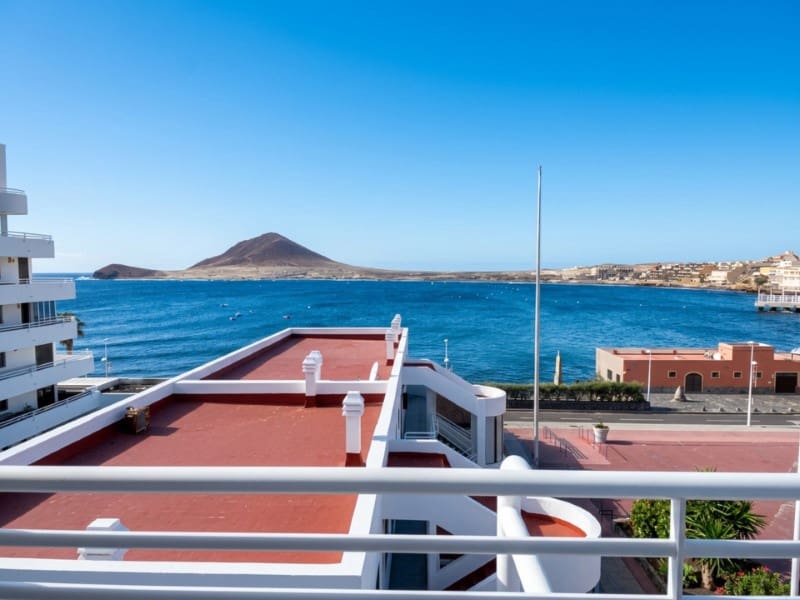 2 slaapkamer Appartement te koop in El Medano met zwembad - € 580.000 (Ref: 10150336)