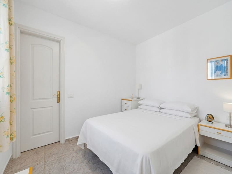 2 slaapkamer Appartement te koop in El Medano met zwembad - € 580.000 (Ref: 10150336)