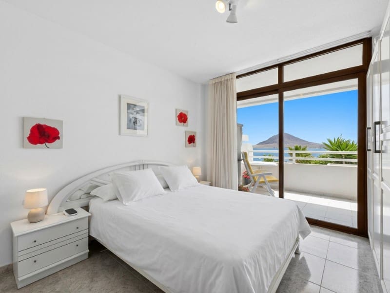 2 slaapkamer Appartement te koop in El Medano met zwembad - € 580.000 (Ref: 10150336)