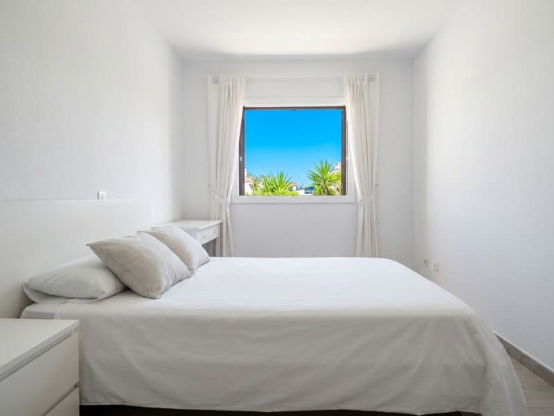 2 bedroom Apartment for sale in Costa del Silencio with pool - € 269,500 (Ref: 10151097)