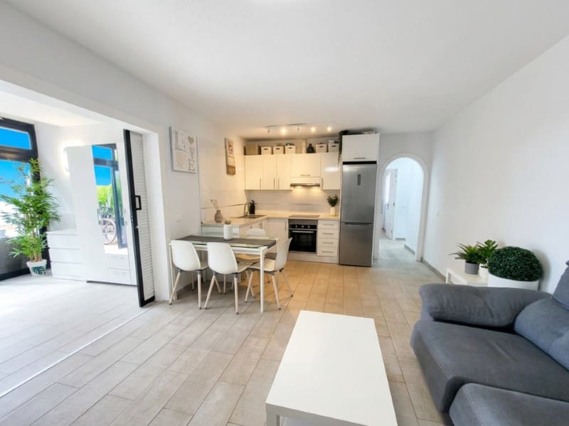 2 bedroom Apartment for sale in Costa del Silencio with pool - € 269,500 (Ref: 10151097)