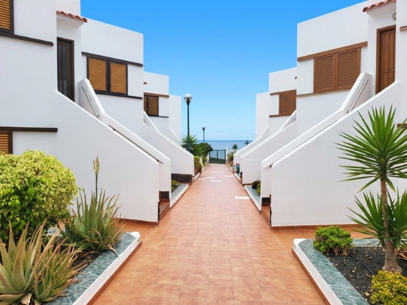 2 bedroom Apartment for sale in Costa del Silencio with pool - € 269,500 (Ref: 10151097)